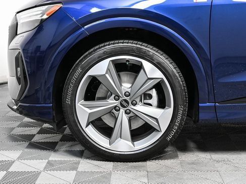 New 2025 Audi Q4 e-tron Prestige image 34