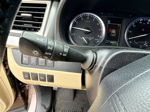 Used 2017 Toyota Highlander Limited AWD/4WD image 27