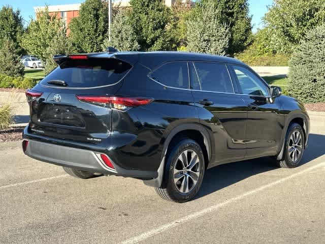 Used 2022 Toyota Highlander XLE AWD/4WD image 35
