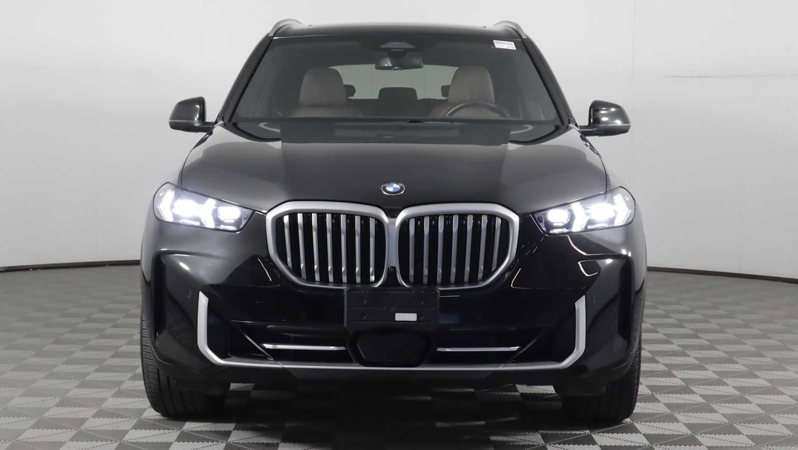 Used 2024 BMW X5 xDrive40i w/ Premium Package AWD/4WD image 2