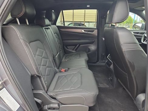 Used 2025 Volkswagen Atlas Cross Sport SE FWD image 26