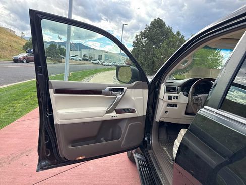Used 2019 Lexus GX 460 Premium w/ Premium Package AWD/4WD image 12