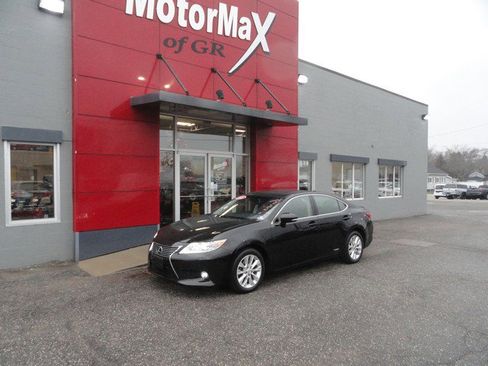 Used 2015 Lexus ES 300h image 1