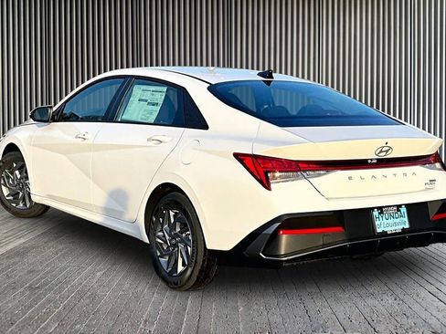 New 2026 Hyundai Elantra Hybrid FWD image 3