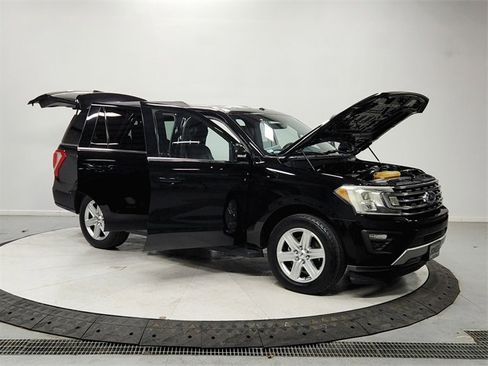 Used 2018 Ford Expedition XLT w/ Equipment Group 201A image 9