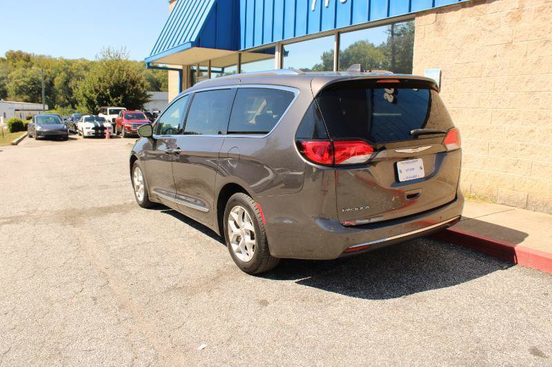 Used 2017 Chrysler Pacifica Touring-L Plus w/ Tire & Wheel Group FWD image 3