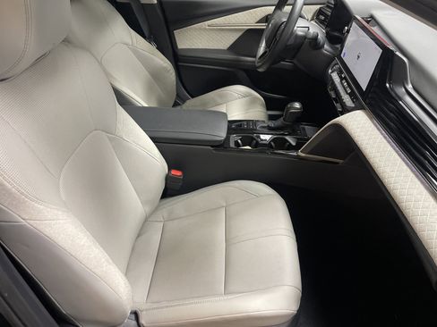Used 2025 Toyota Camry XLE FWD image 35