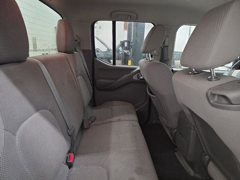 Used 2012 Nissan Frontier SV image 32