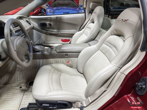 Used 2003 Chevrolet Corvette Coupe w/ Preferred Equipment Group RWD image 11