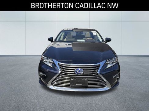 Used 2018 Lexus ES 300h w/ Luxury Package FWD image 2