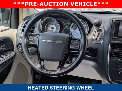 Used 2014 Chrysler Town & Country Touring-L FWD image 19