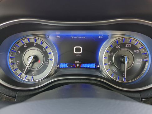 Used 2022 Chrysler 300 Touring L w/ Comfort Group image 15