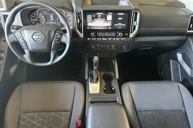 Used 2026 Nissan Frontier SV w/ Tow Package RWD image 12