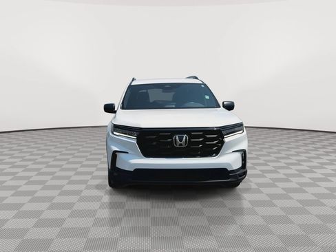 Used 2025 Honda Pilot Sport image 3