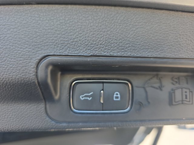 Used 2020 Ford Explorer XLT w/ Equipment Group 202A RWD image 15