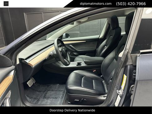 Used 2023 Tesla Model 3 Performance image 18