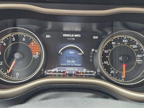 Used 2017 Jeep Cherokee Limited AWD/4WD image 11