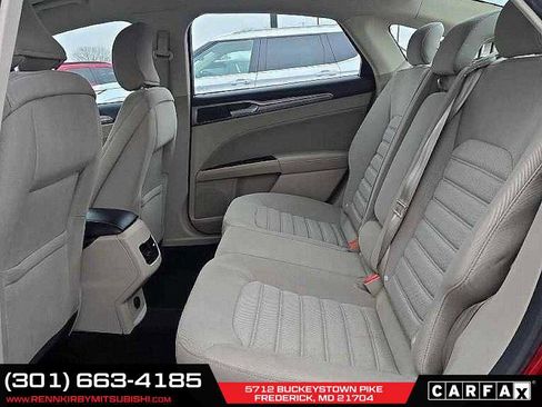 Used 2017 Ford Fusion SE w/ Fusion SE Technology Package image 11