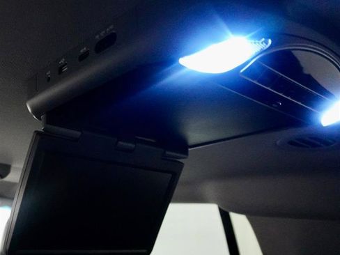 Used 2018 Chevrolet Suburban LT w/ Z71 Midnight Edition image 46