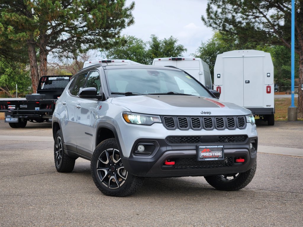 Used 2025 Jeep Compass Trailhawk AWD/4WD image 1