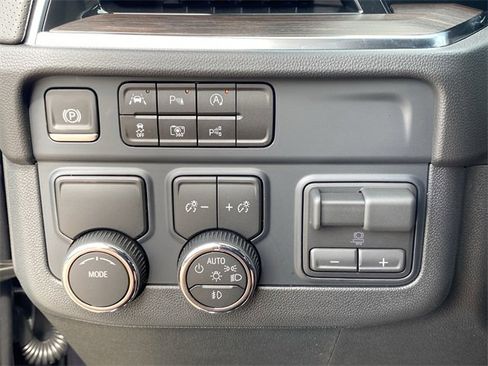 New 2025 Chevrolet Suburban Premier image 22