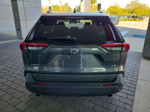 Used 2020 Toyota RAV4 LE image 5