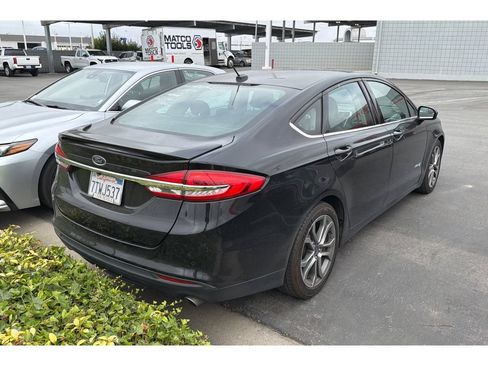 Used 2017 Ford Fusion SE w/ Equipment Group 601A FWD image 5