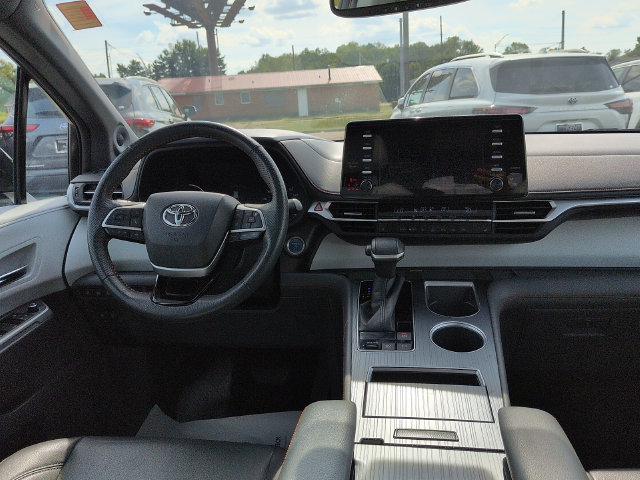 Used 2022 Toyota Sienna XSE w/ XSE Plus Package AWD/4WD image 12