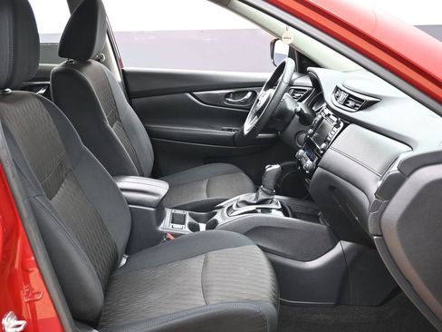 Used 2019 Nissan Rogue SV image 29