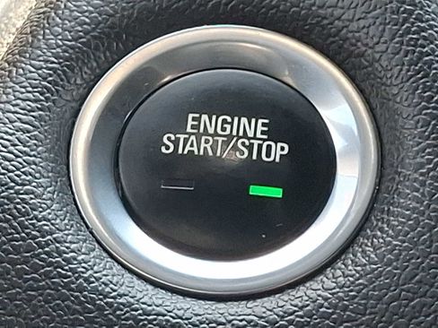 Used 2023 Chevrolet Traverse LT image 24