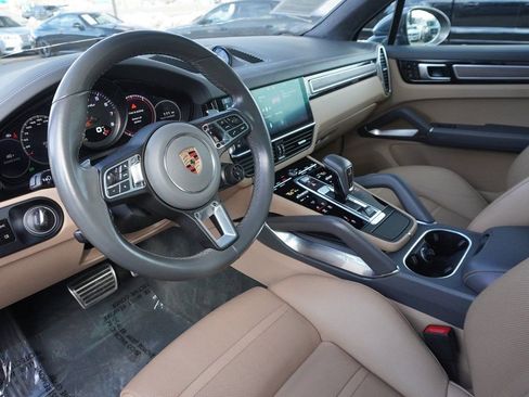 Used 2020 Porsche Cayenne Turbo AWD/4WD image 31