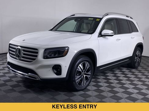 Used 2025 Mercedes-Benz GLB 250 4MATIC image 16