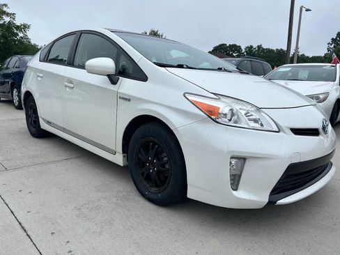 Used 2015 Toyota Prius Four image 2
