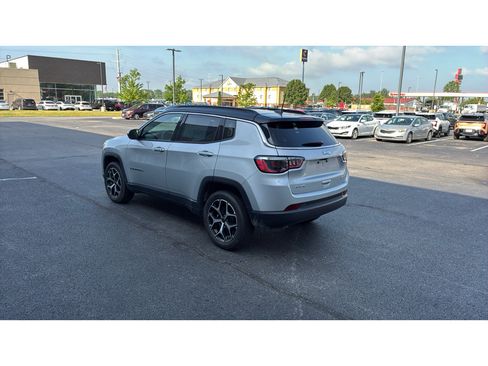Used 2025 Jeep Compass Limited AWD/4WD image 4