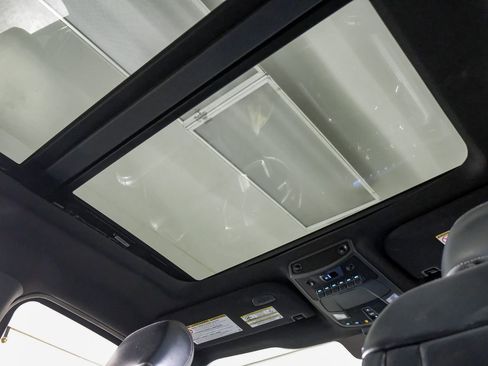 Used 2022 Ford F250 Platinum w/ FX4 Off-Road Package image 23