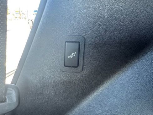 Used 2021 Chevrolet Tahoe Z71 w/ Z71 Off-Road Package image 20