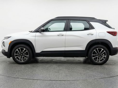 Used 2025 Chevrolet TrailBlazer LT image 5