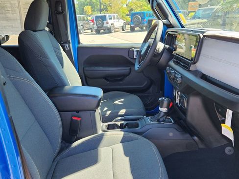 Used 2024 Jeep Gladiator Sport image 17