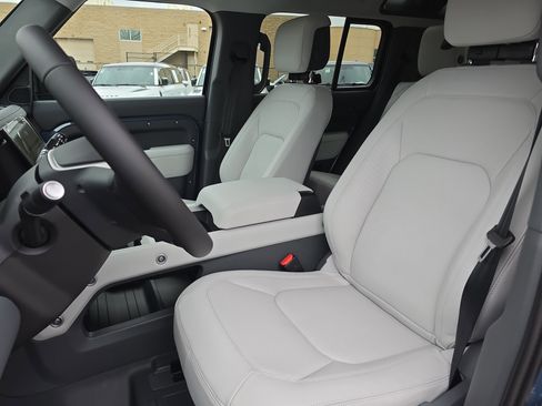 New 2026 Land Rover Defender 110 X-Dynamic SE image 14