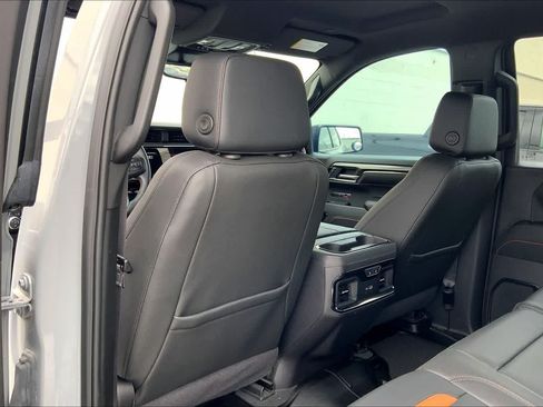 Used 2024 GMC Sierra 1500 AT4 w/ Technology Package AWD/4WD image 12