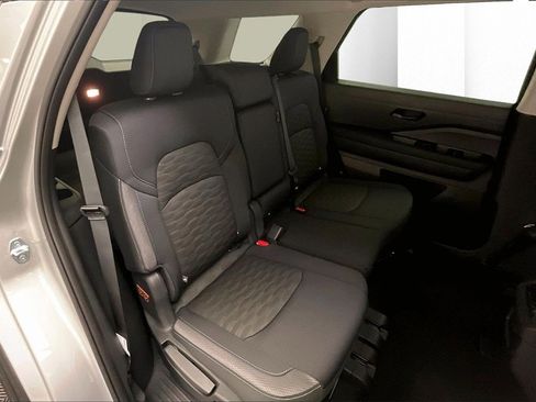 Certified 2025 Nissan Pathfinder SV image 18