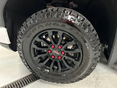 Used 2023 GMC Sierra 1500 AT4X image 9