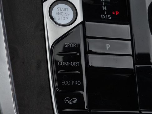 Certified 2025 BMW X7 M60i w/ Executive Package AWD/4WD image 40