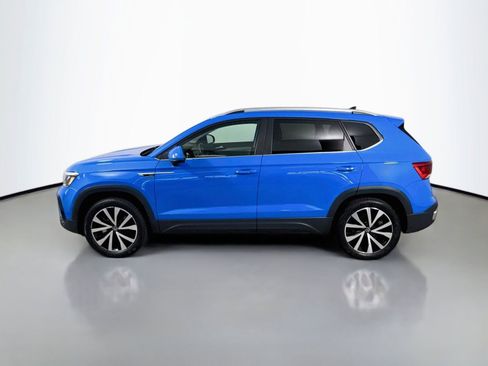 Certified 2023 Volkswagen Taos SE w/ Panoramic Sunroof Package AWD/4WD image 2