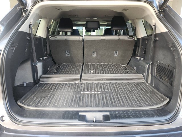 Used 2021 Toyota Highlander XLE AWD/4WD image 24