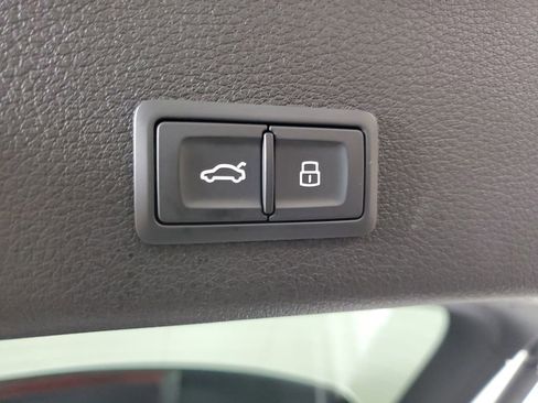 Used 2021 Audi e-tron Premium Plus w/ Premium Plus Package image 10