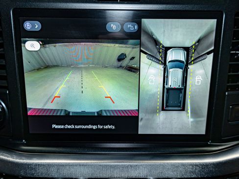 Used 2025 Ford F250 Platinum w/ FX4 Off-Road Package image 23