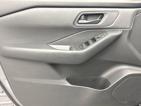 Used 2024 Nissan Rogue S image 9