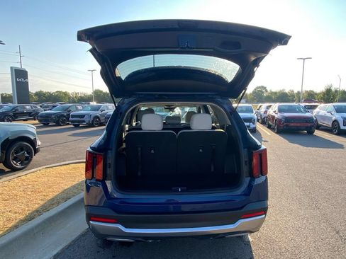 Certified 2026 Kia Sorento S w/ S Panoramic Sunroof Package FWD image 9