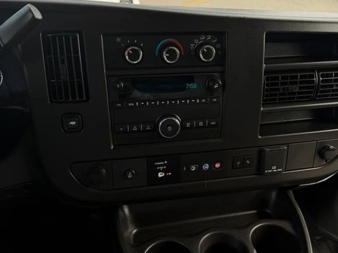 Used 2019 Chevrolet Express 2500 RWD image 34